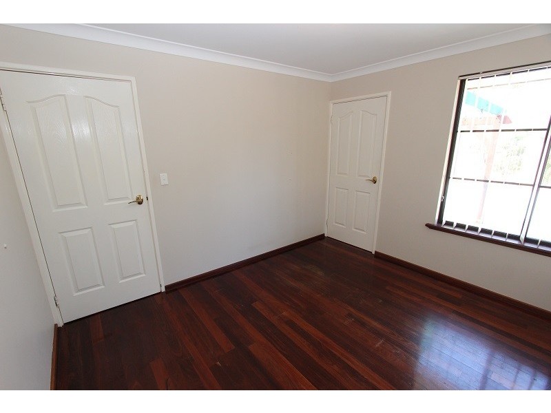 1 Silkwood Close, Halls Head WA 6210