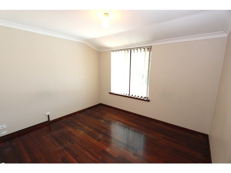 1 Silkwood Close, Halls Head WA 6210