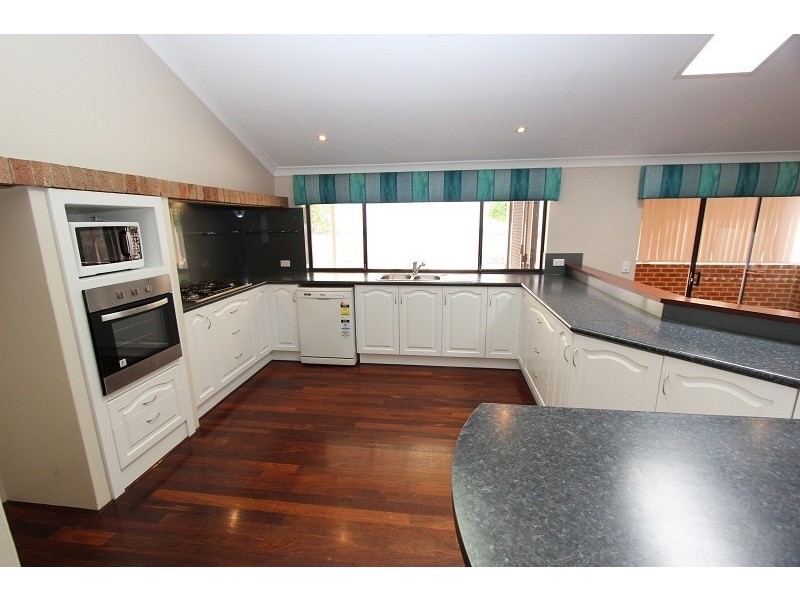 1 Silkwood Close, Halls Head WA 6210