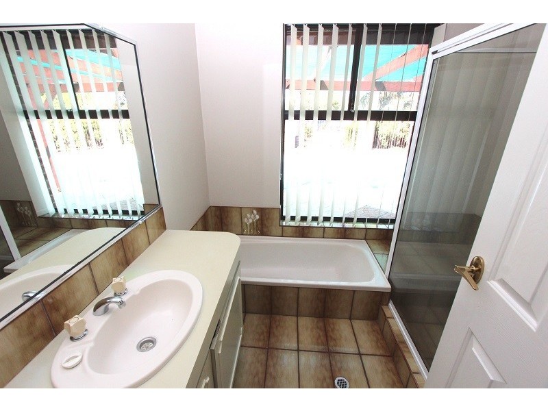 1 Silkwood Close, Halls Head WA 6210