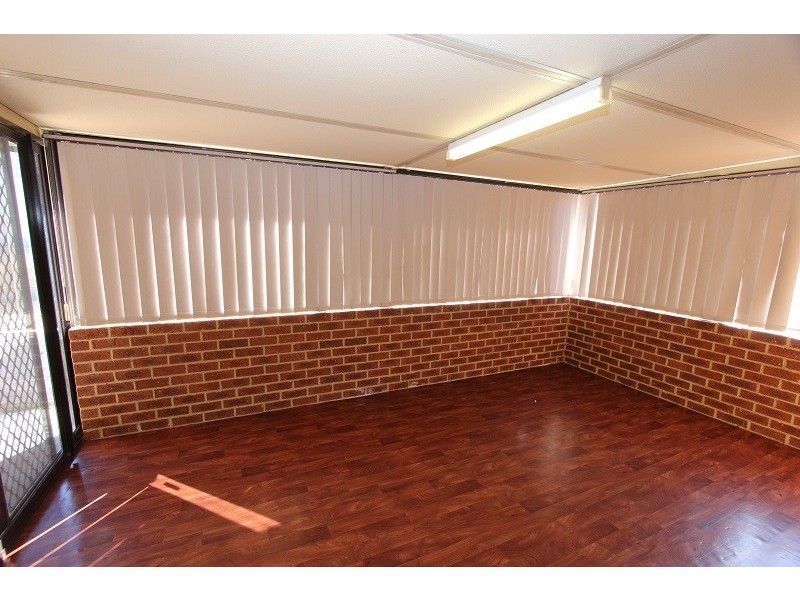 1 Silkwood Close, Halls Head WA 6210