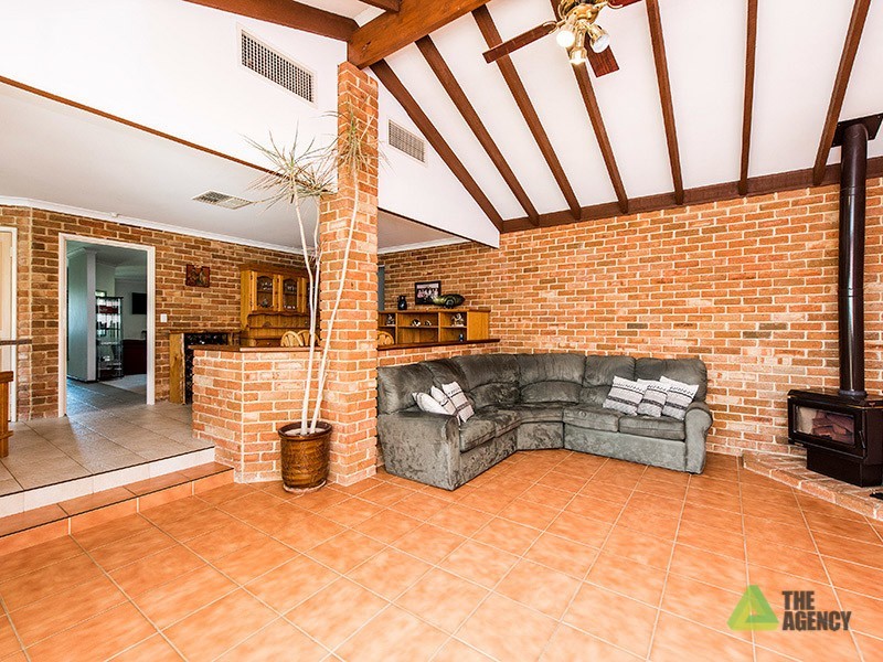 15 Maple Hill Court, Woodvale WA 6026