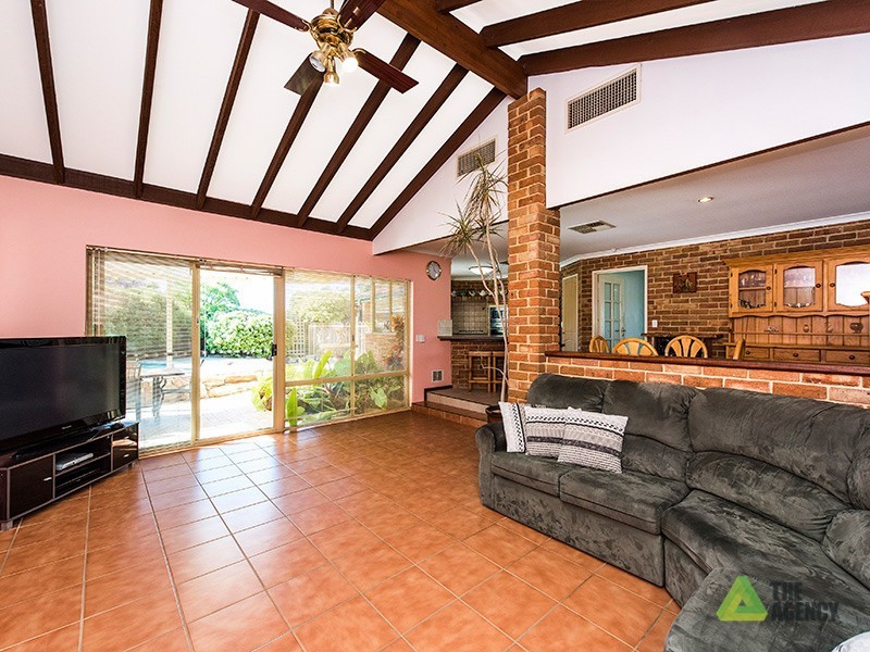 15 Maple Hill Court, Woodvale WA 6026