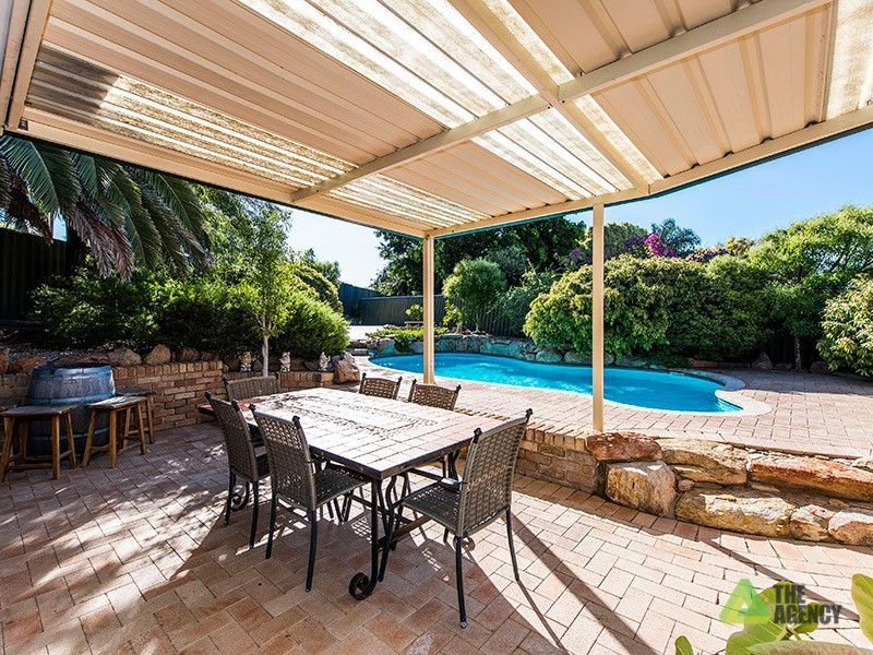 15 Maple Hill Court, Woodvale WA 6026