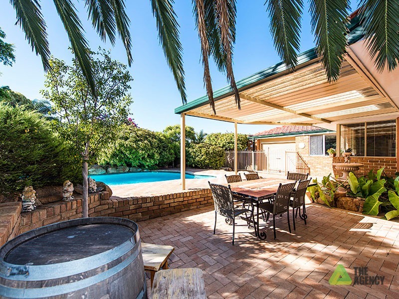 15 Maple Hill Court, Woodvale WA 6026