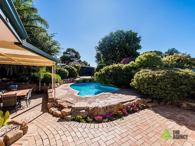 15 Maple Hill Court, Woodvale WA 6026