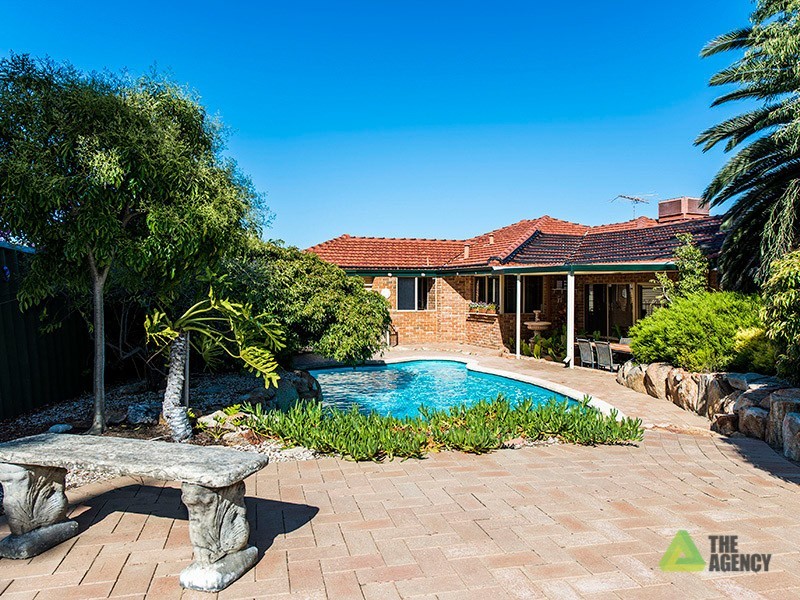 15 Maple Hill Court, Woodvale WA 6026