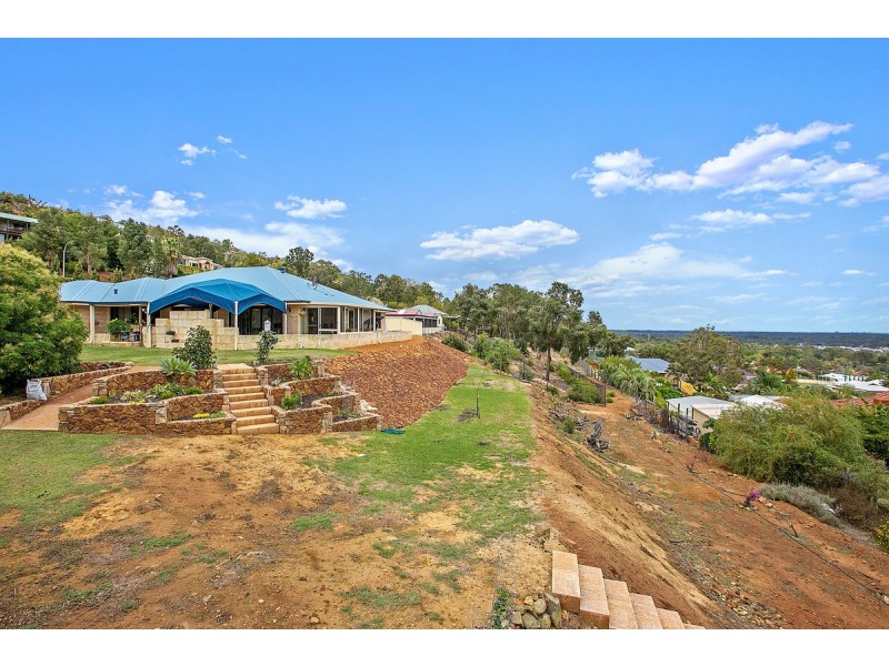 8 Rise Court, Mount Richon WA 6112