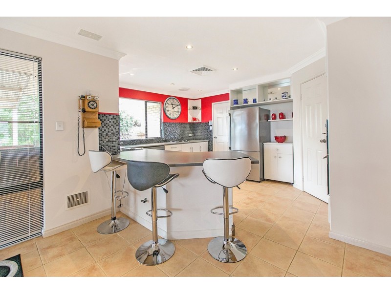 8 Rise Court, Mount Richon WA 6112