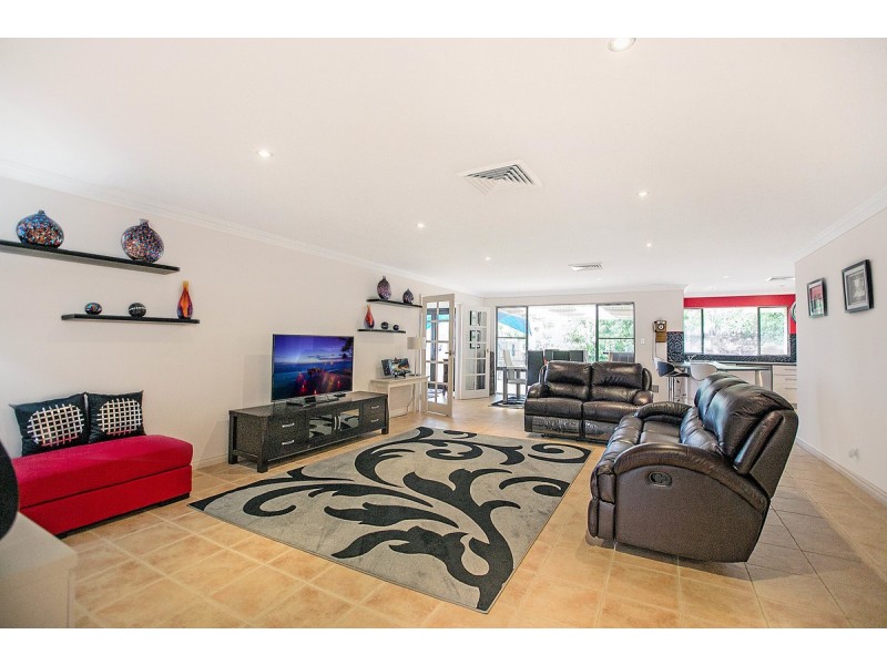 8 Rise Court, Mount Richon WA 6112