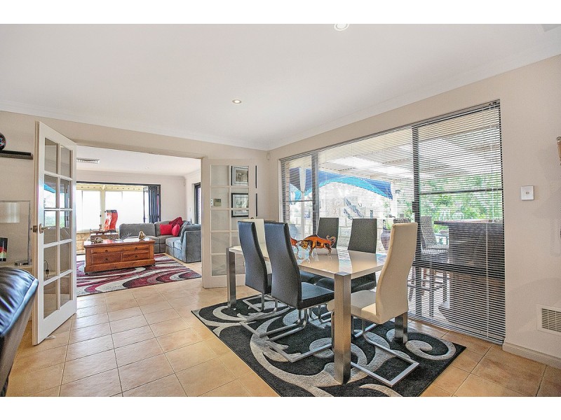 8 Rise Court, Mount Richon WA 6112