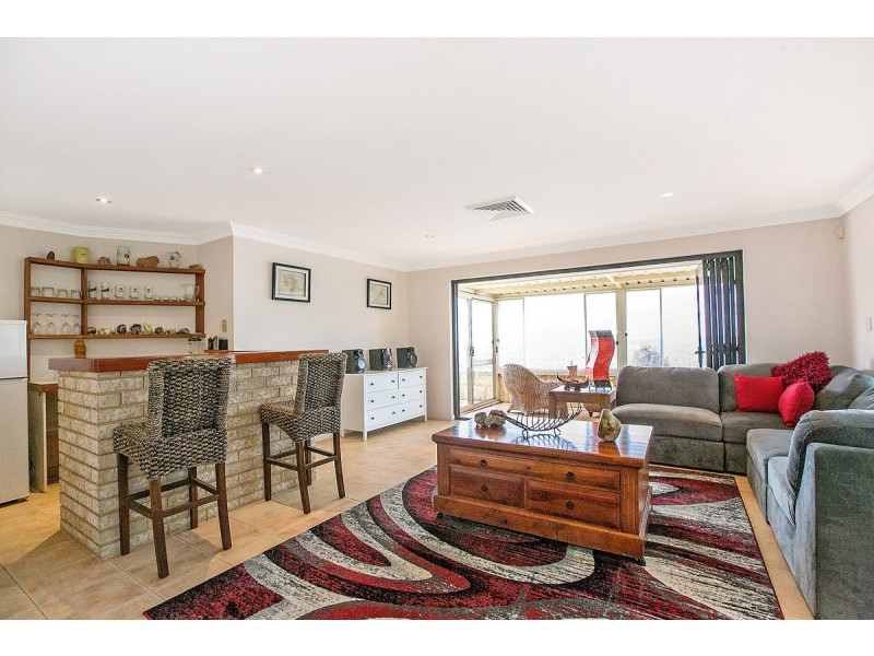 8 Rise Court, Mount Richon WA 6112