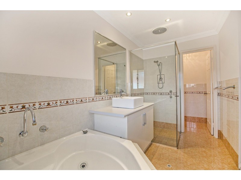 8 Rise Court, Mount Richon WA 6112