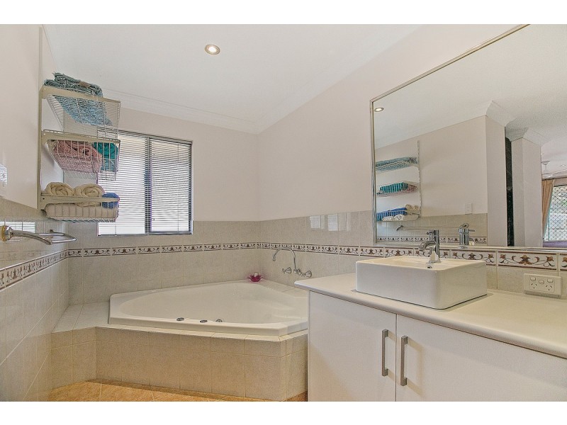 8 Rise Court, Mount Richon WA 6112