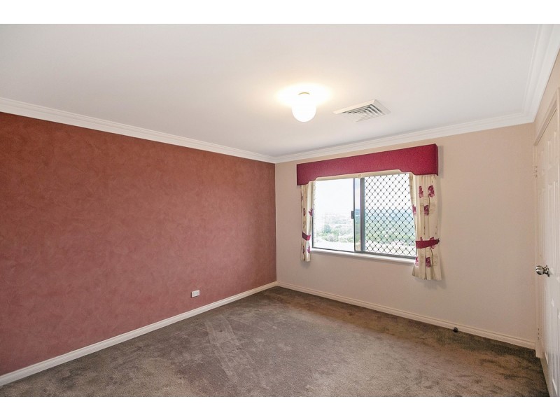 8 Rise Court, Mount Richon WA 6112