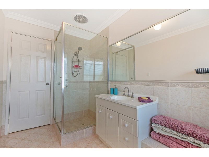 8 Rise Court, Mount Richon WA 6112