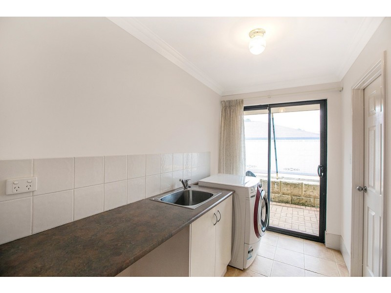 8 Rise Court, Mount Richon WA 6112