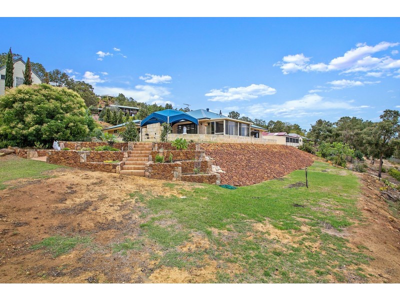 8 Rise Court, Mount Richon WA 6112