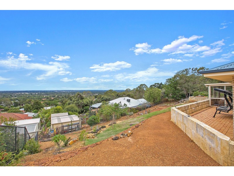 8 Rise Court, Mount Richon WA 6112