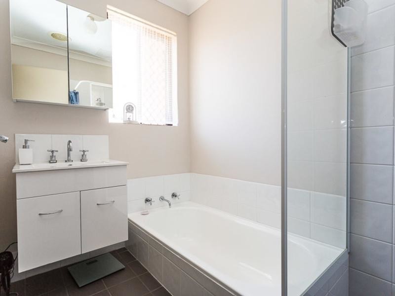 17 Gama Court, Parkwood WA 6147