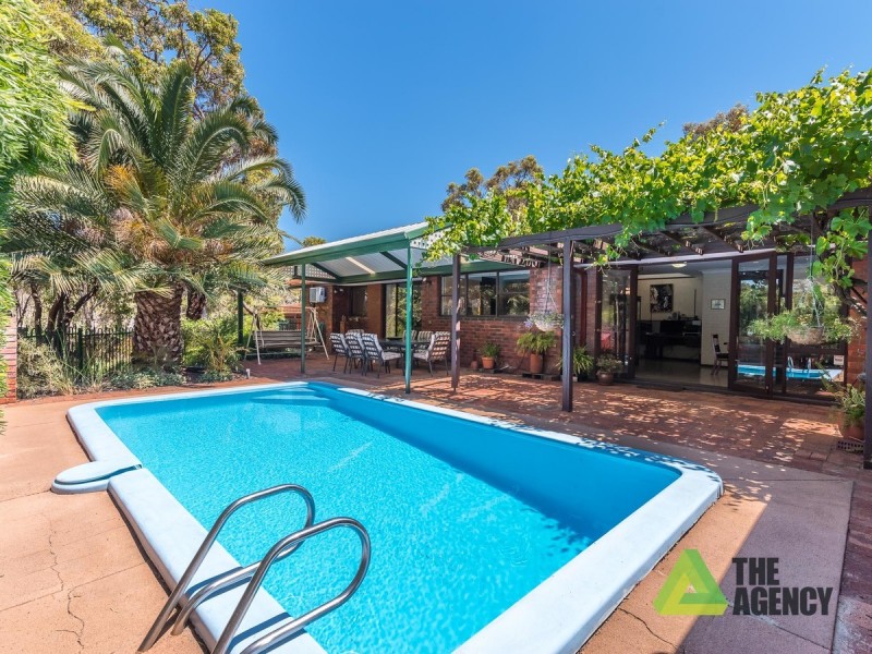 8 Hillcrest Drive, Darlington WA 6070