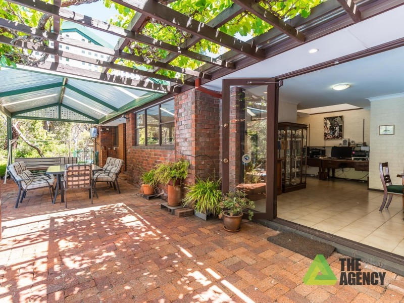 8 Hillcrest Drive, Darlington WA 6070