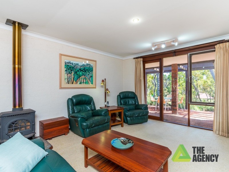 8 Hillcrest Drive, Darlington WA 6070