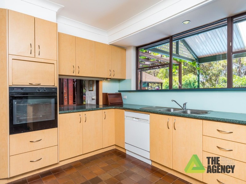 8 Hillcrest Drive, Darlington WA 6070