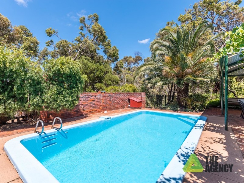 8 Hillcrest Drive, Darlington WA 6070