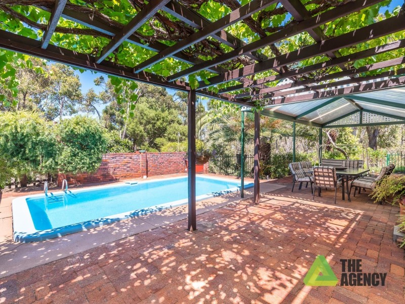 8 Hillcrest Drive, Darlington WA 6070