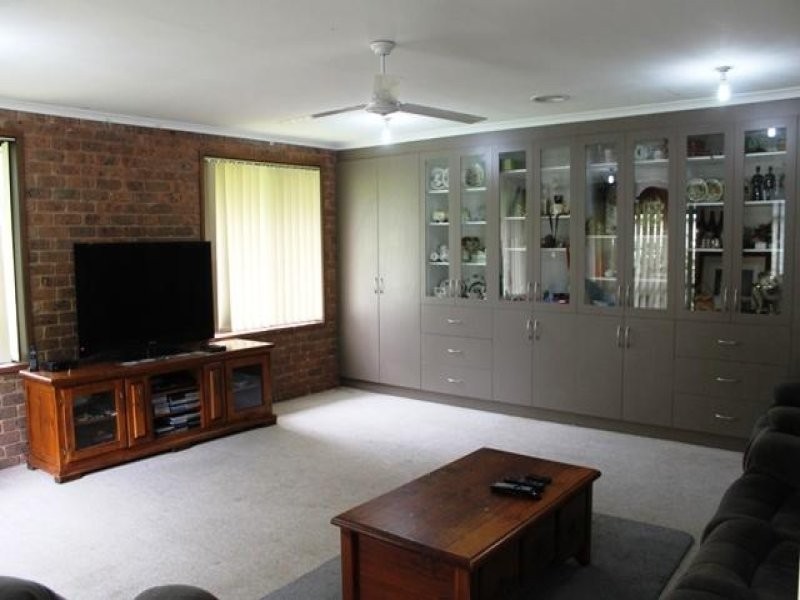 98 Lampards Road, Drouin VIC 3818