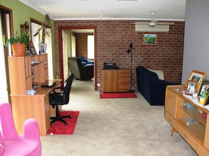 98 Lampards Road, Drouin VIC 3818