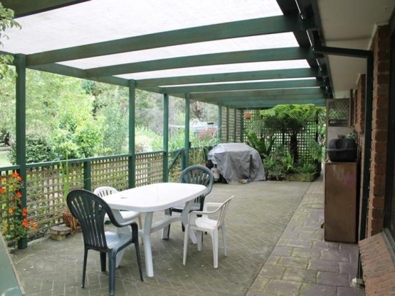 98 Lampards Road, Drouin VIC 3818