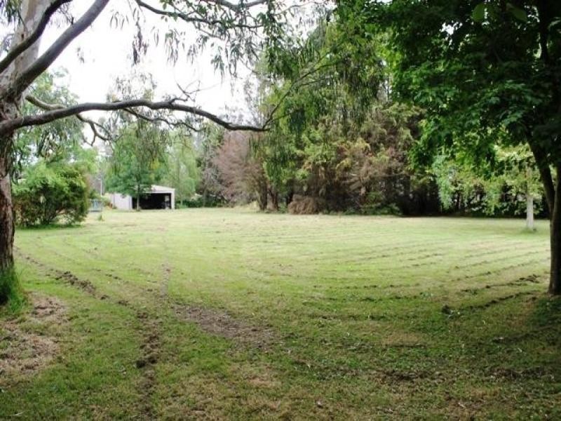 98 Lampards Road, Drouin VIC 3818