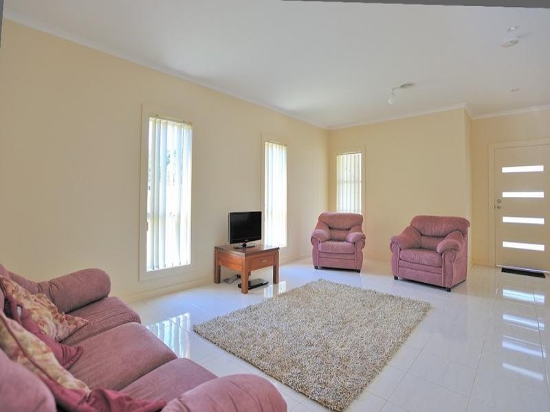 4 Valleyview Grove, Drouin VIC 3818