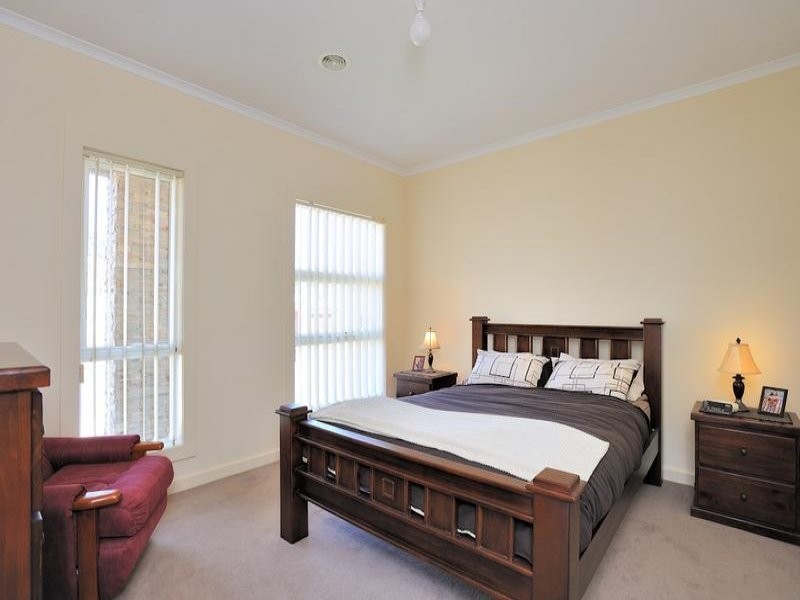 4 Valleyview Grove, Drouin VIC 3818