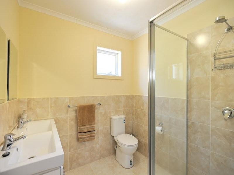 4 Valleyview Grove, Drouin VIC 3818