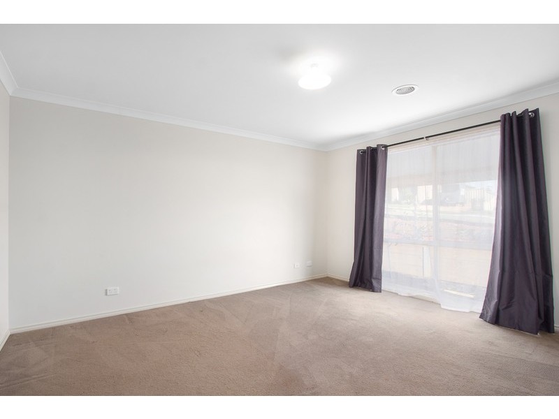 5 Mineral Court, Drouin VIC 3818