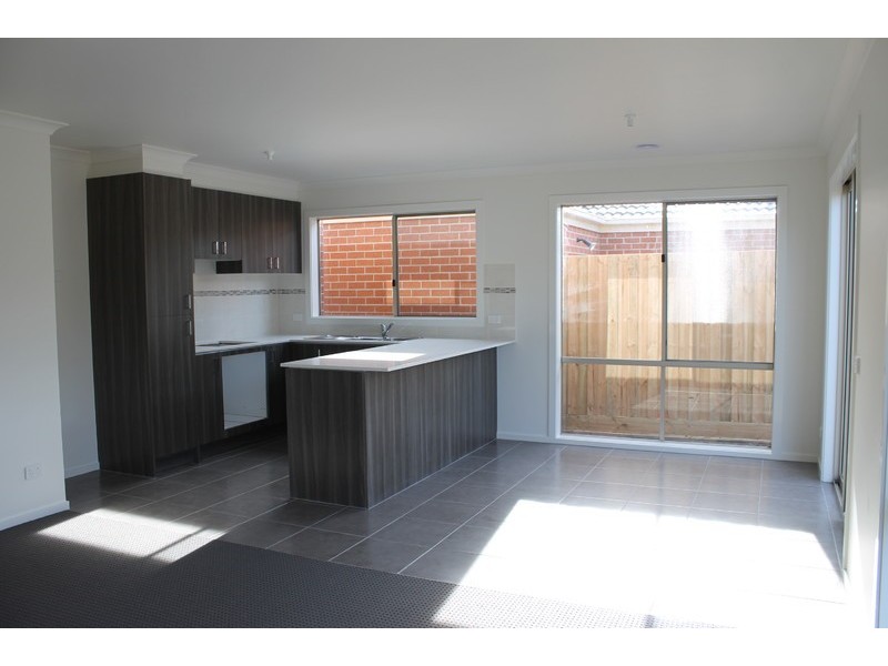 2-14 Shakespeare Court, Drouin VIC 3818