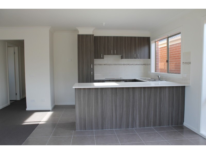 2-14 Shakespeare Court, Drouin VIC 3818