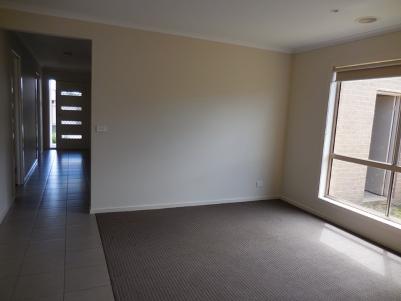 22 Shakespeare Court, Drouin VIC 3818