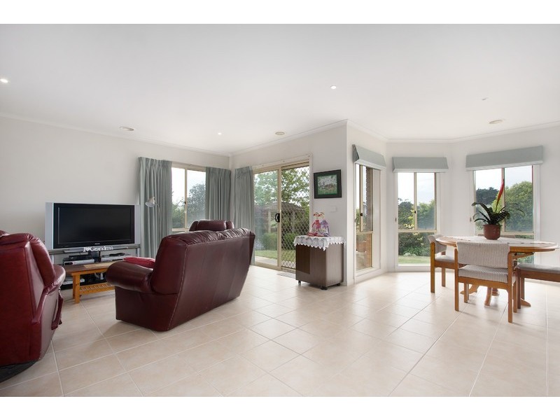 73 Walker Drive, Drouin VIC 3818