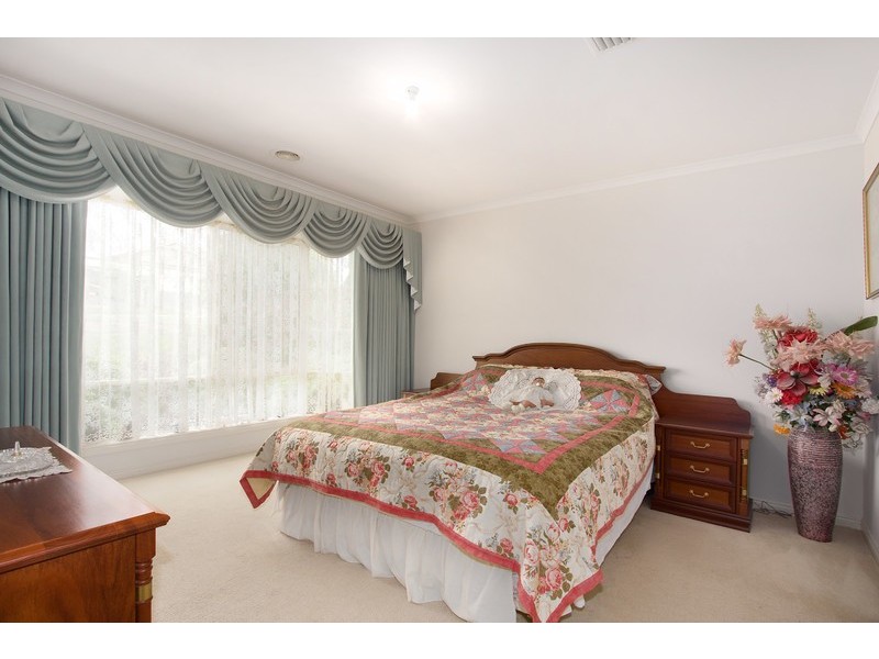 73 Walker Drive, Drouin VIC 3818