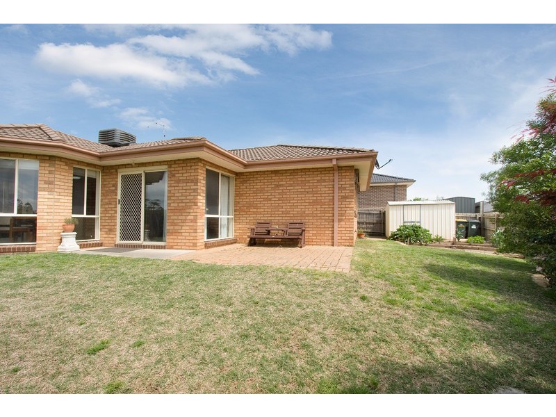 73 Walker Drive, Drouin VIC 3818