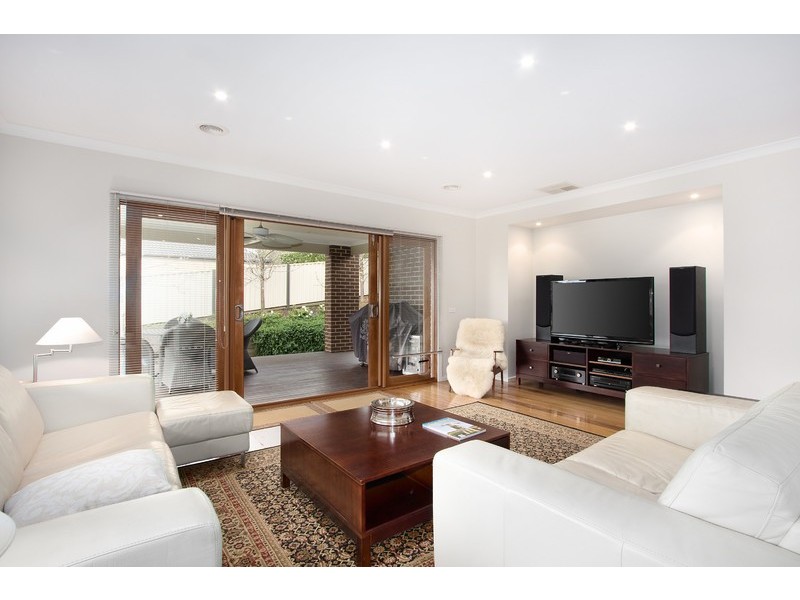 5 Lakeside Court, Drouin VIC 3818