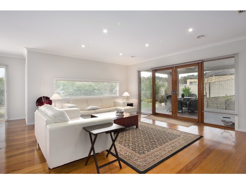 5 Lakeside Court, Drouin VIC 3818