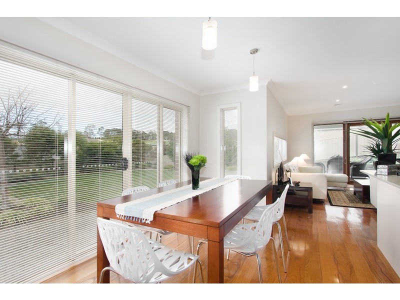 5 Lakeside Court, Drouin VIC 3818