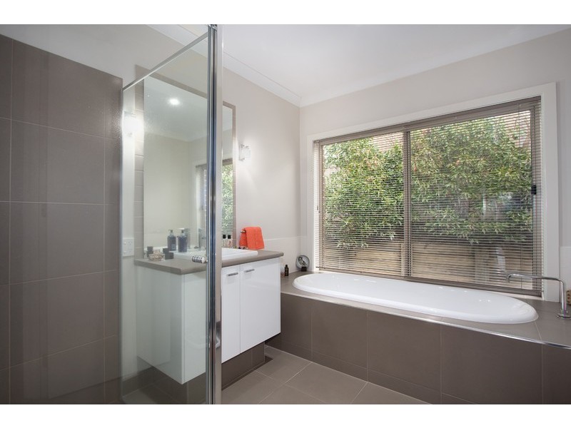 5 Lakeside Court, Drouin VIC 3818