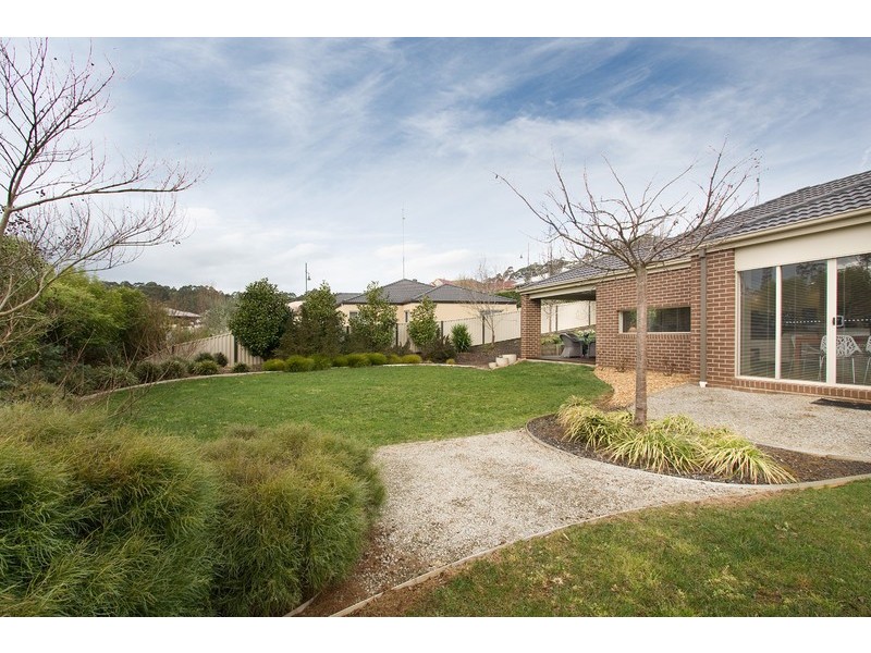 5 Lakeside Court, Drouin VIC 3818