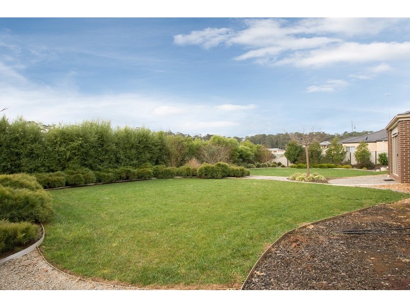 5 Lakeside Court, Drouin VIC 3818